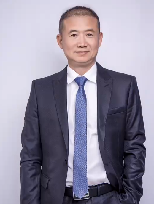 <span style="font-family:SourceHanSansCN-Regular;font-size:16px;color:#0C343D;">集團總顧問馮建國</span>