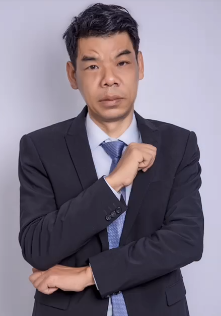 <span style="font-family:SourceHanSansCN-Regular;font-size:16px;color:#0C343D;">欣港監(jiān)理董事長盧剛?cè)A</span>