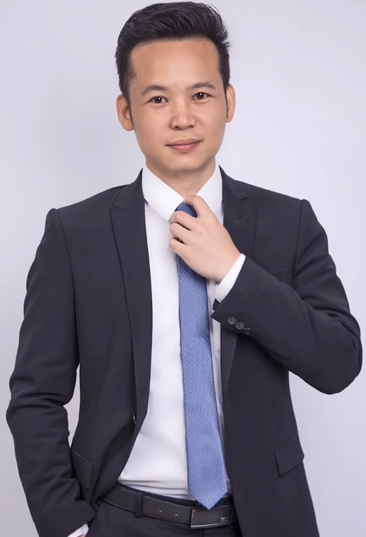 <span style="font-family:SourceHanSansCN-Regular;font-size:16px;color:#0C343D;">宏港投資董事長周衍文</span>